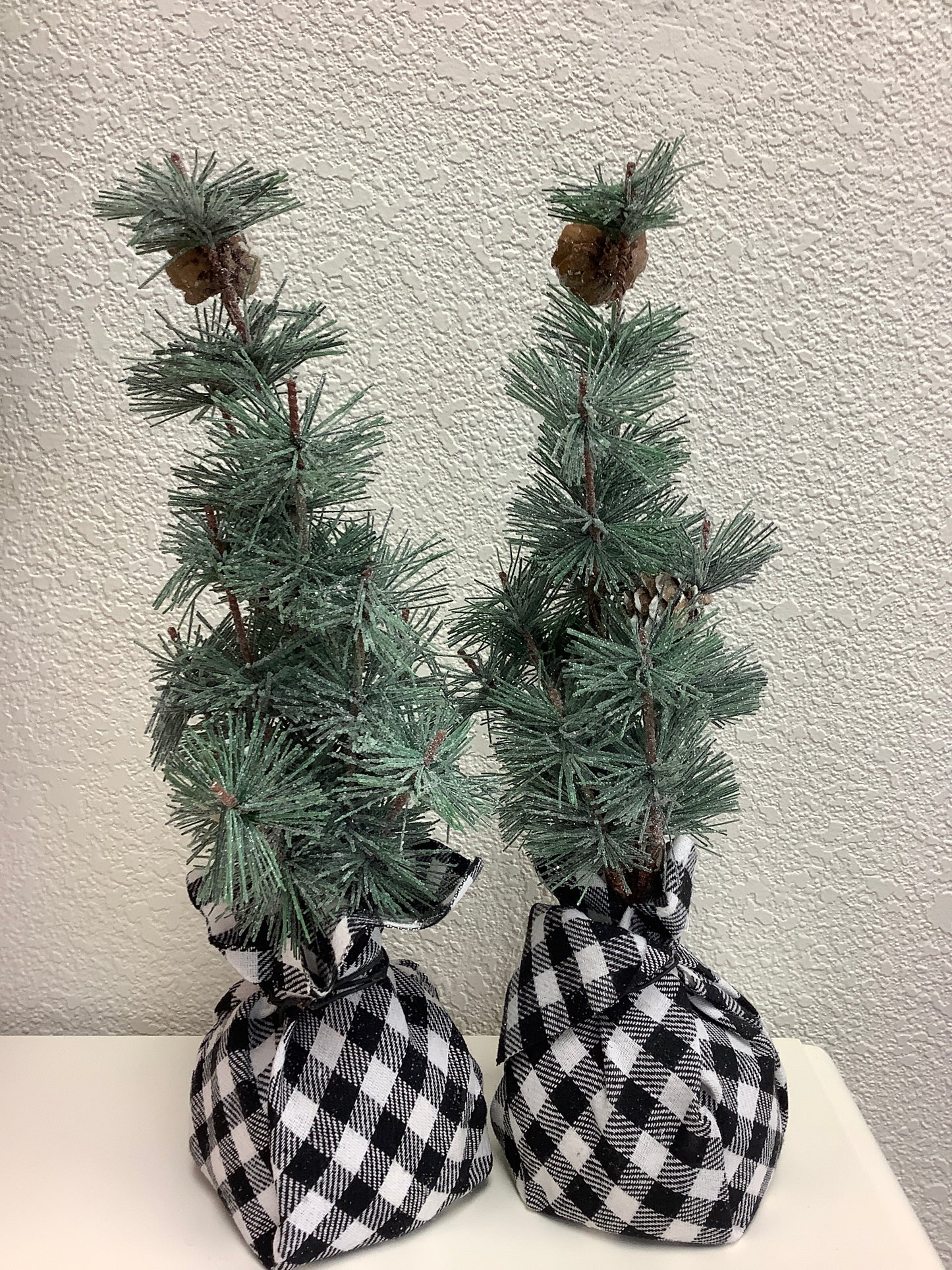 Pine Tree w Pinecones & Plaid base